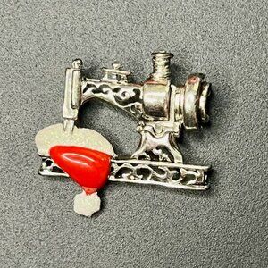 Danecraft Vintage Singer Sewing Machine Making Santa Hat Brooch Pin